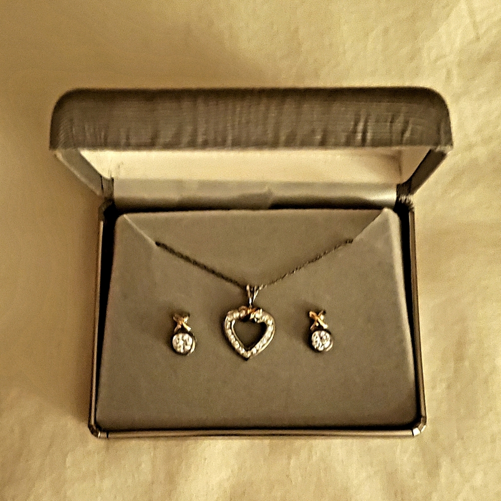 Jewelry Lot of 2 sets and 1 necklace - Picture 4 of 8